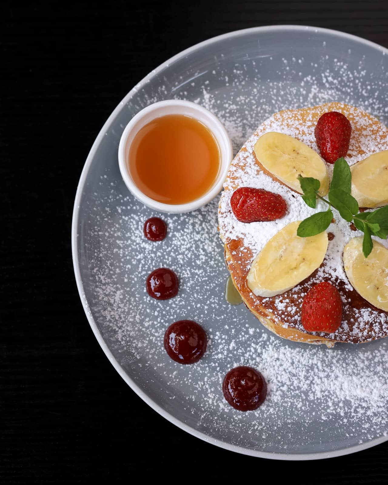 Pancakes dusted with icing sugar, seen from above